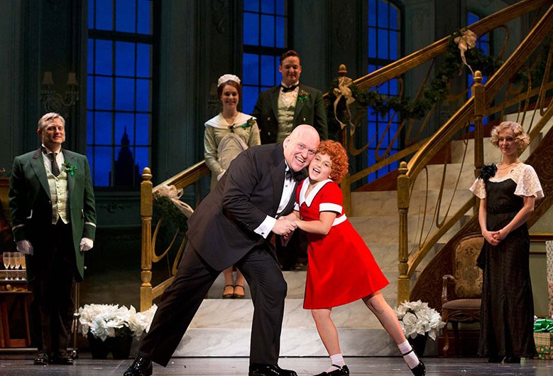 Review “Annie” (Broadway in Chicago) BigHearted Bundle of Joy