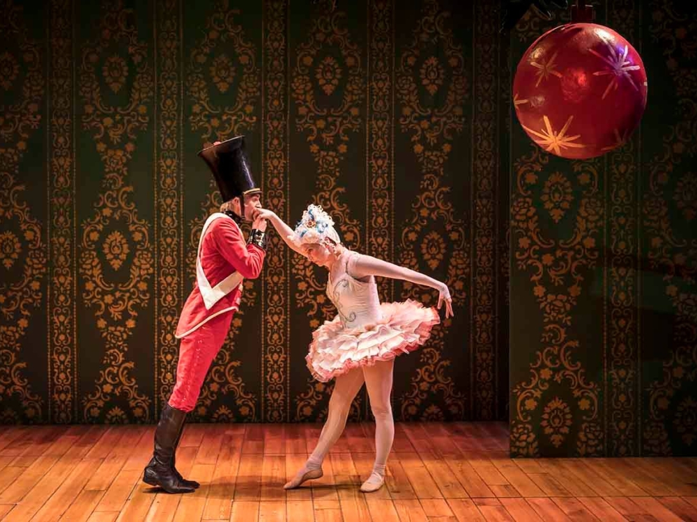 Review “The Steadfast Tin Soldier” (Lookingglass Theatre): Uplifting and Inspirational Tale of Resilience!