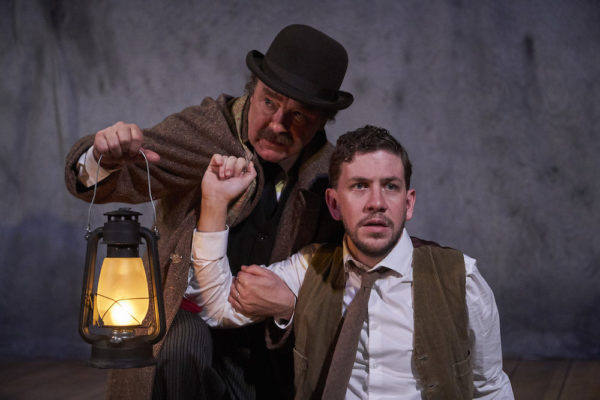 Review “The Woman in Black” (Royal George Theatre): Thrills and Chills