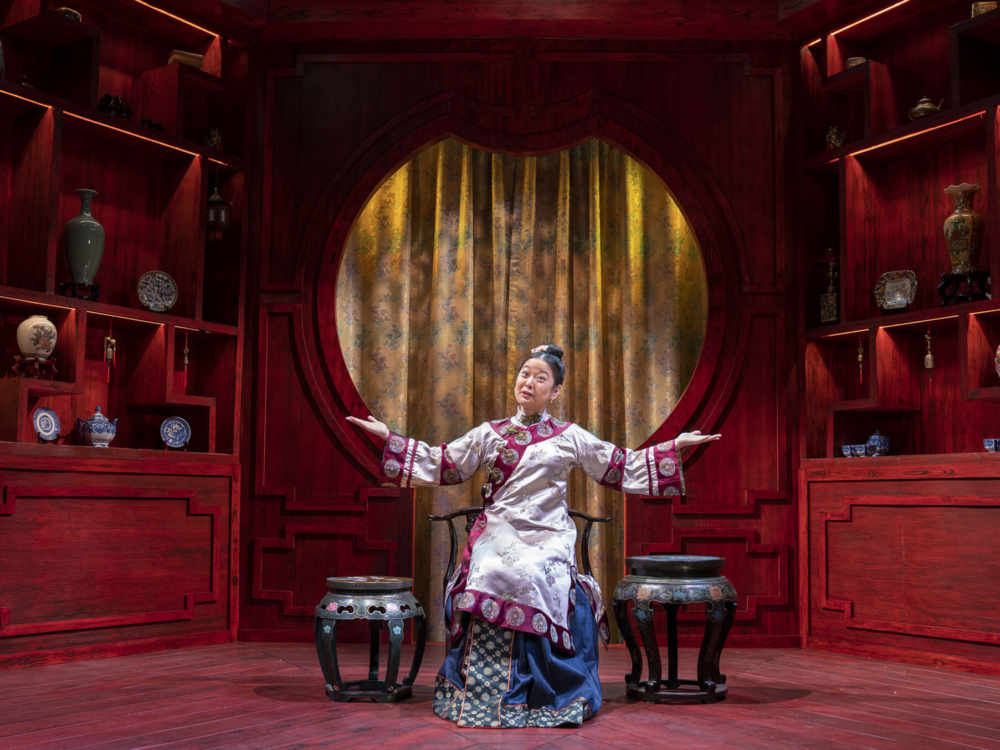 Review “The Chinese Lady” (Timeline Theatre): Captivating!