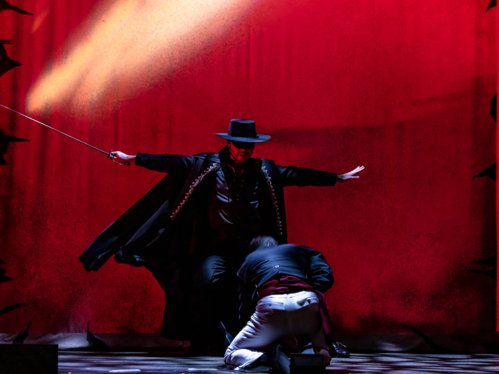 Review “Zorro the Musical” (Music Theater Works): Zesty with a Capital Z