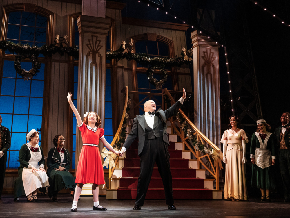 Review “Annie” (Broadway in Chicago): Exuberant Escape from Hard Knock Living