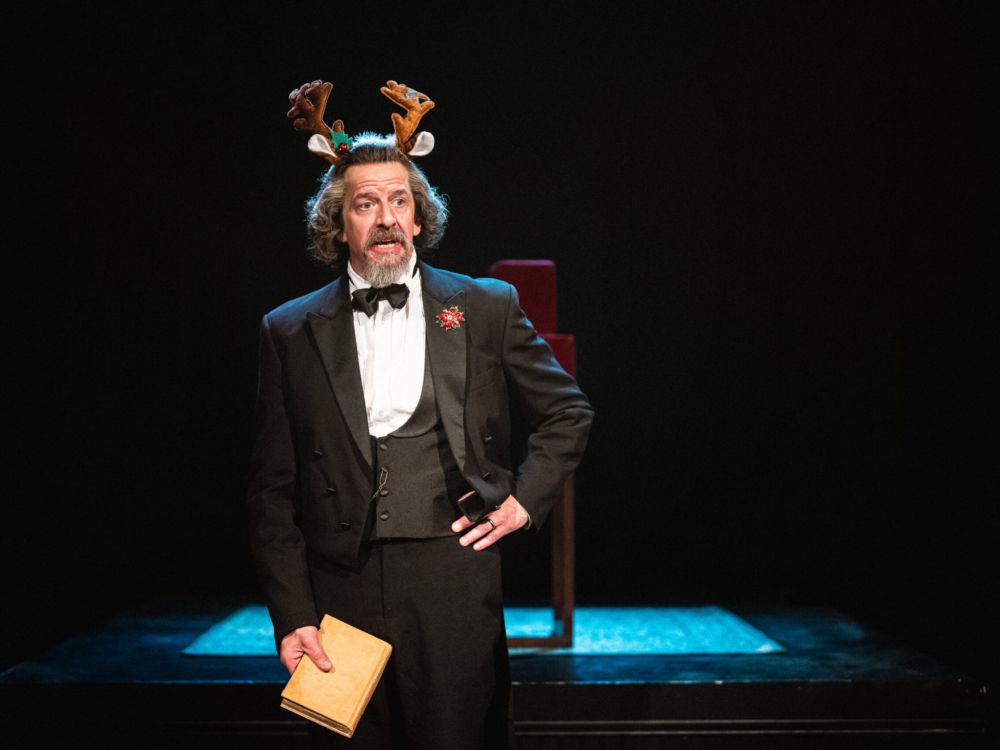 Review “Charles Dickens Begrudgingly” (Clownshow): Yuletide Tour De Force