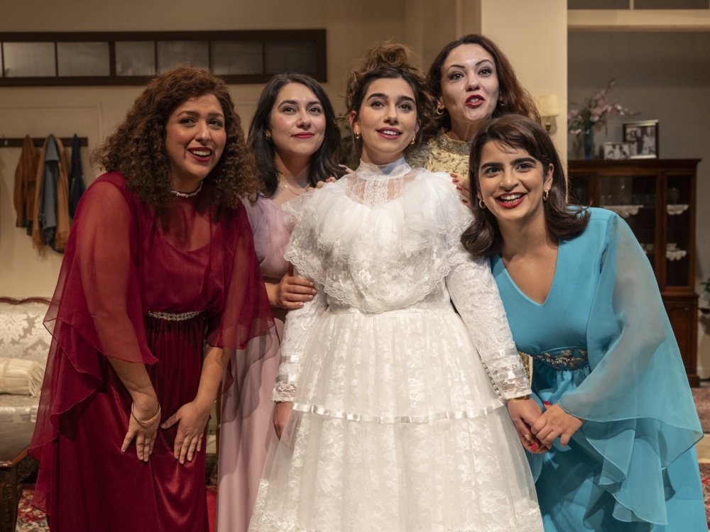 Review “Wish You Were Here” (Remy Bumppo Theatre): Do I Stay or Do I Go?
