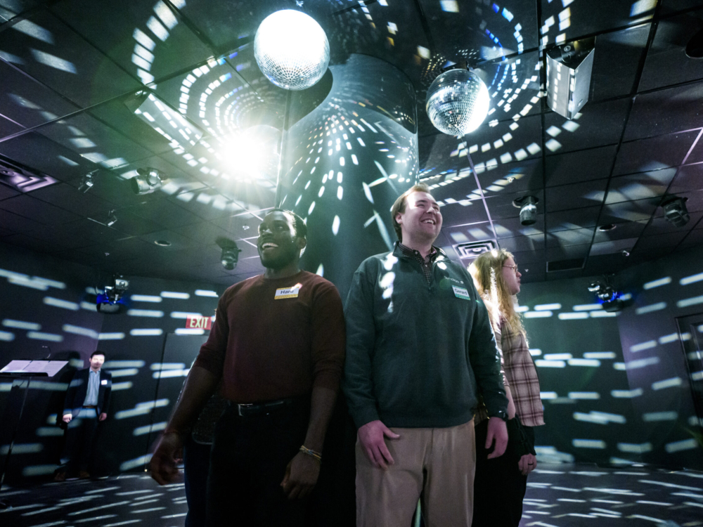 Review “Theater of the Mind” (Goodman Theatre): A Scientific Therapy Funhouse… Low-key Serious!