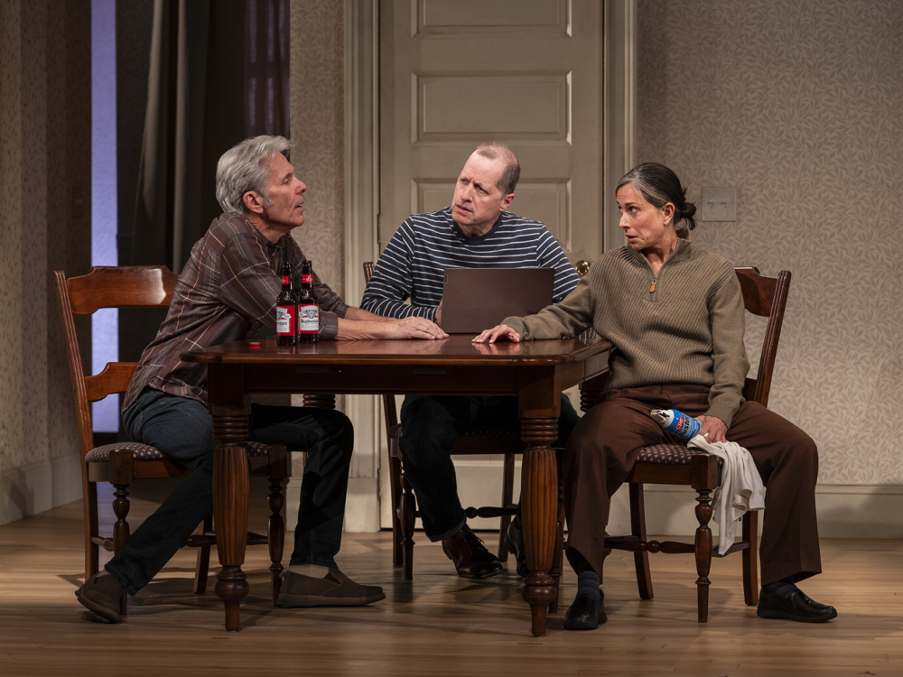 Review “Catch as Catch Can” (Steppenwolf Theatre): Depiction of Life’s Imperfections Perfectly