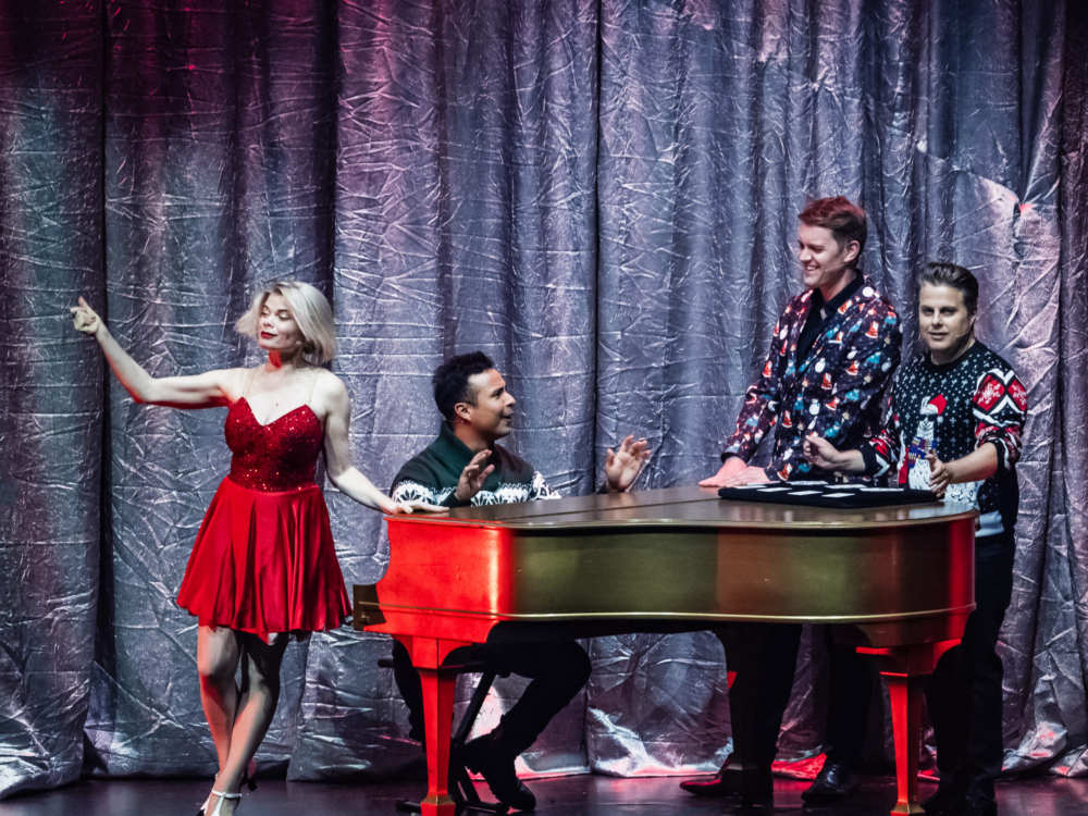 Review “Champions of Magic” (Studebaker Theater): Electrifying Wit and Wizardry!
